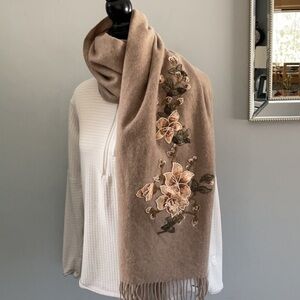 LA Seine Wool Scarf.  EUC